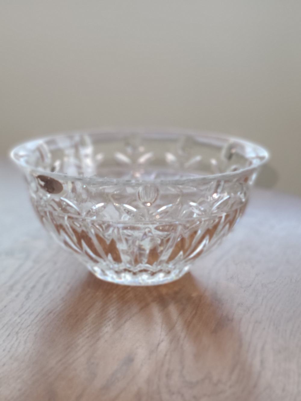 Vintage - Block Crystal Tulip Garden patterned clear glass salad bowl. - Picture 3 of 10